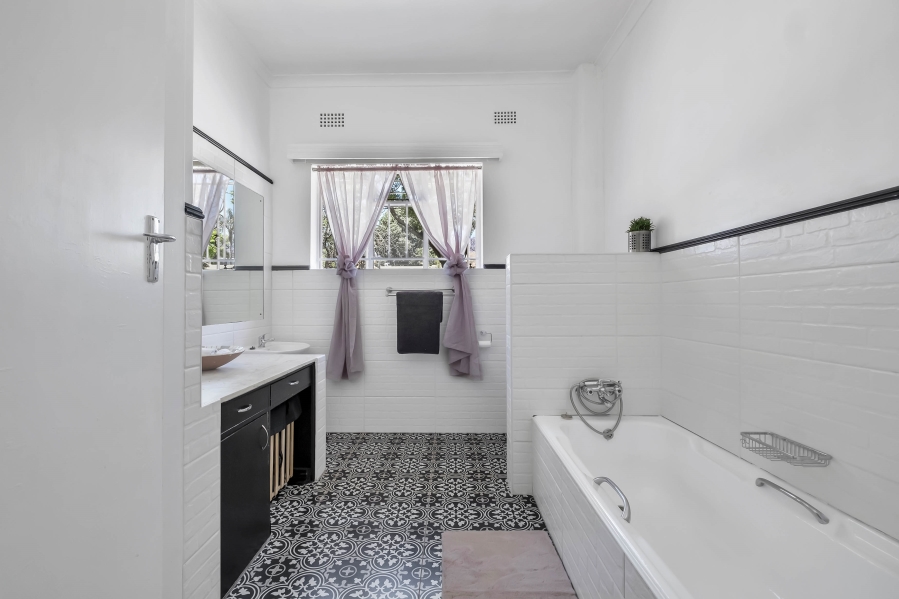 4 Bedroom Property for Sale in Emmarentia Gauteng