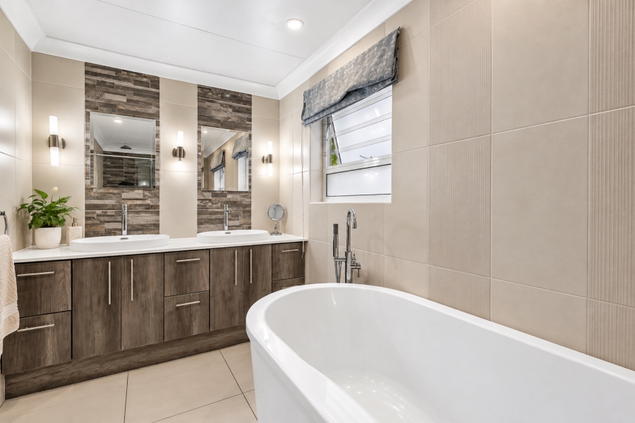 5 Bedroom Property for Sale in Emmarentia Gauteng