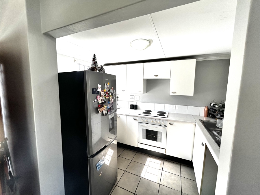 To Let 1 Bedroom Property for Rent in Houghton Estate Gauteng