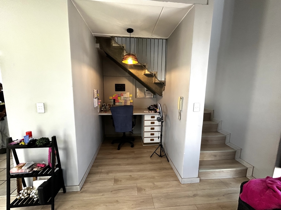 To Let 1 Bedroom Property for Rent in Houghton Estate Gauteng
