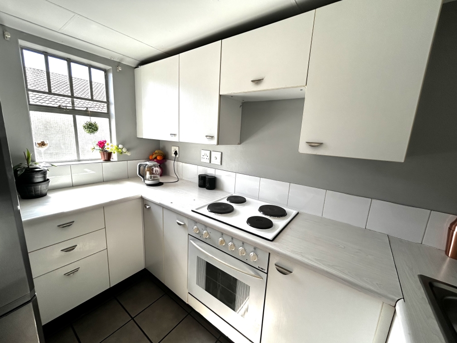 To Let 1 Bedroom Property for Rent in Houghton Estate Gauteng