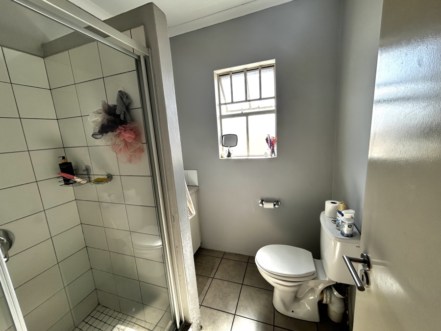 To Let 1 Bedroom Property for Rent in Houghton Estate Gauteng