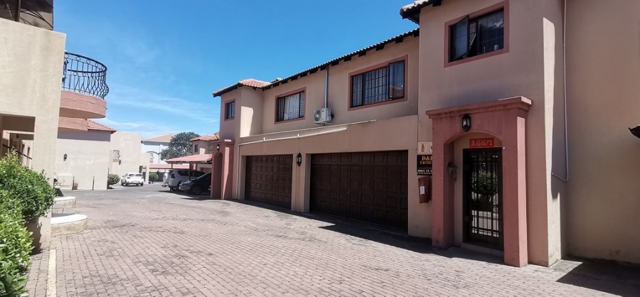 3 Bedroom Property for Sale in Oakdene Gauteng