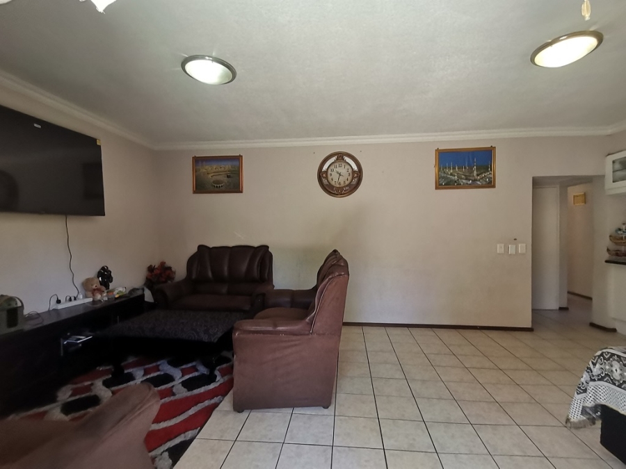 3 Bedroom Property for Sale in Oakdene Gauteng