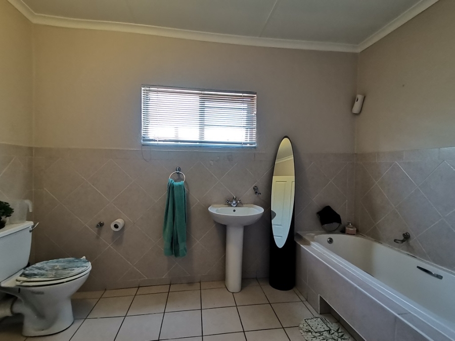 3 Bedroom Property for Sale in Oakdene Gauteng