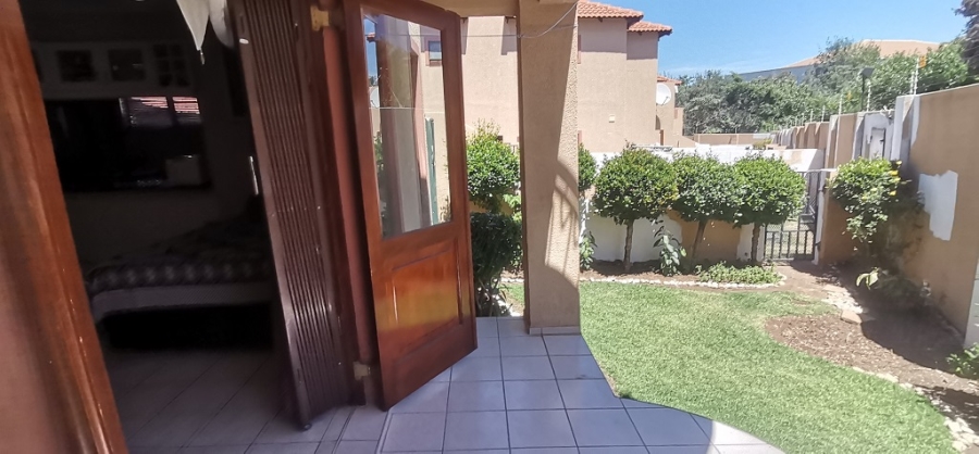 3 Bedroom Property for Sale in Oakdene Gauteng