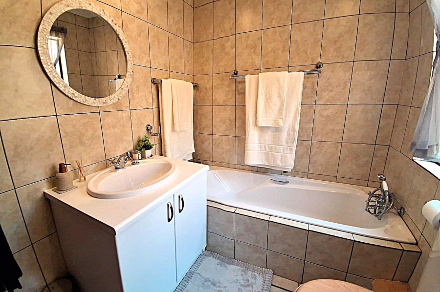3 Bedroom Property for Sale in Amorosa Gauteng
