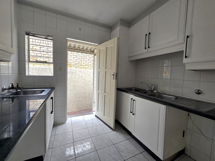 5 Bedroom Property for Sale in New Redruth Gauteng