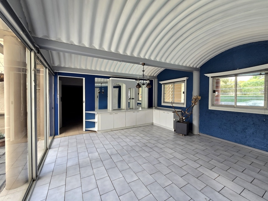 5 Bedroom Property for Sale in New Redruth Gauteng