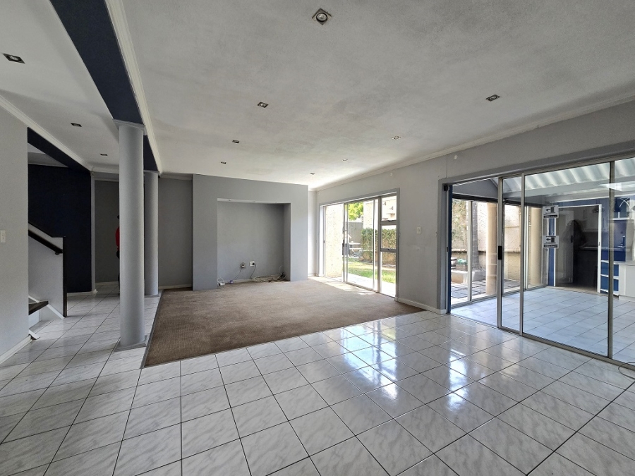 5 Bedroom Property for Sale in New Redruth Gauteng
