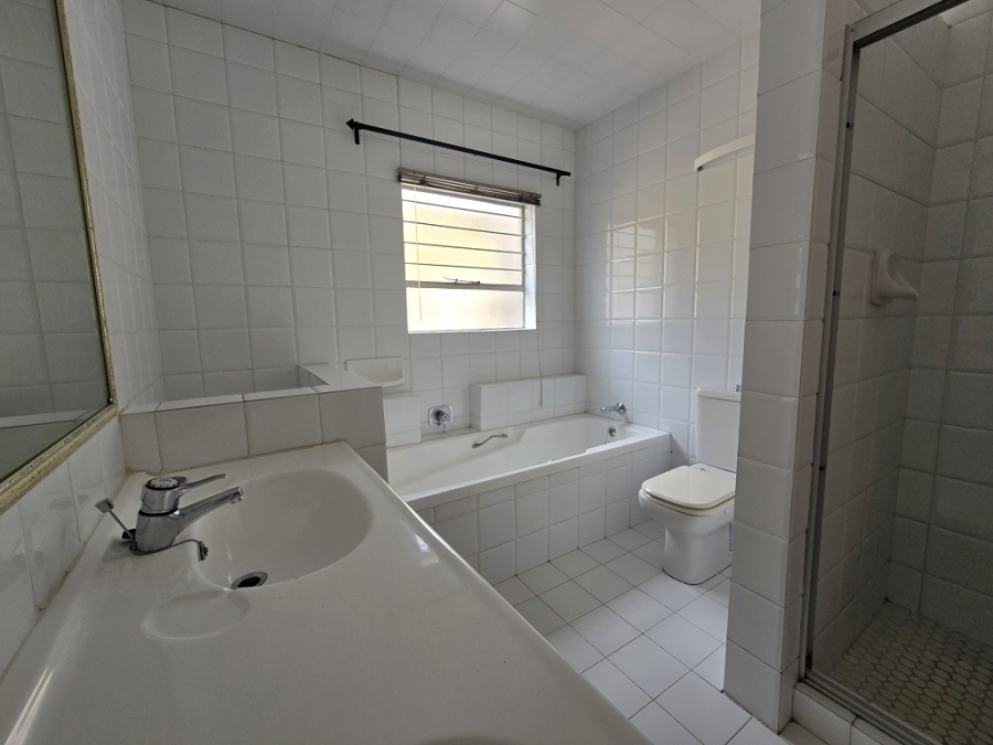 5 Bedroom Property for Sale in New Redruth Gauteng