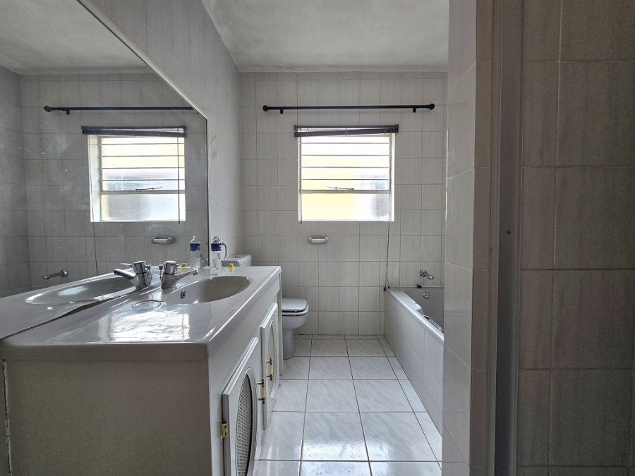 5 Bedroom Property for Sale in New Redruth Gauteng