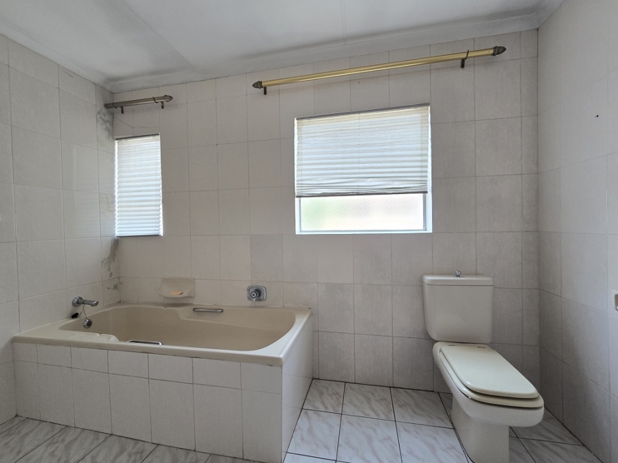 5 Bedroom Property for Sale in New Redruth Gauteng