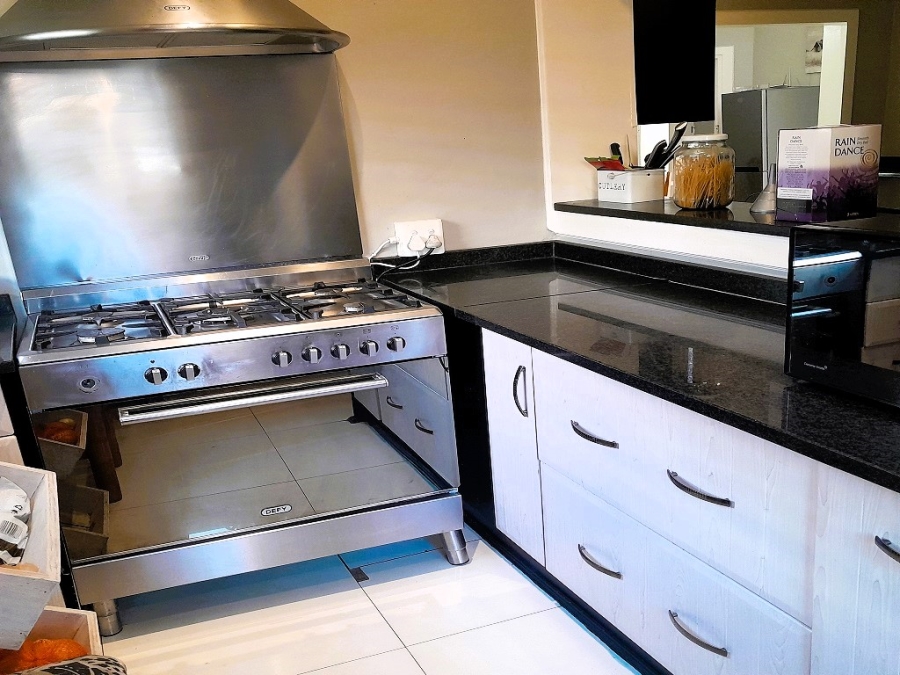 4 Bedroom Property for Sale in Brackendowns Gauteng