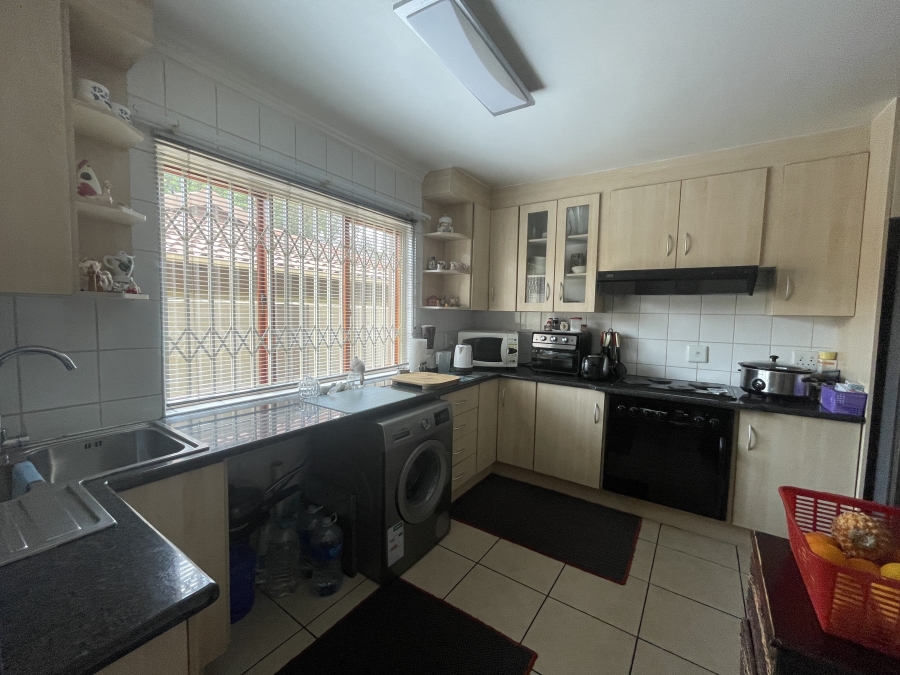 3 Bedroom Property for Sale in Parkhill Gardens Gauteng