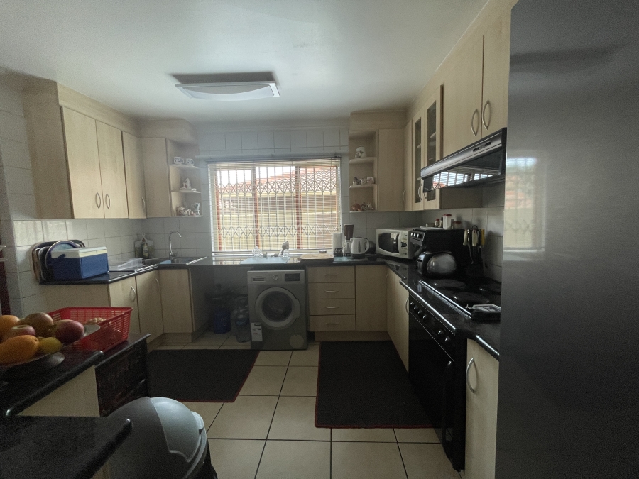 3 Bedroom Property for Sale in Parkhill Gardens Gauteng