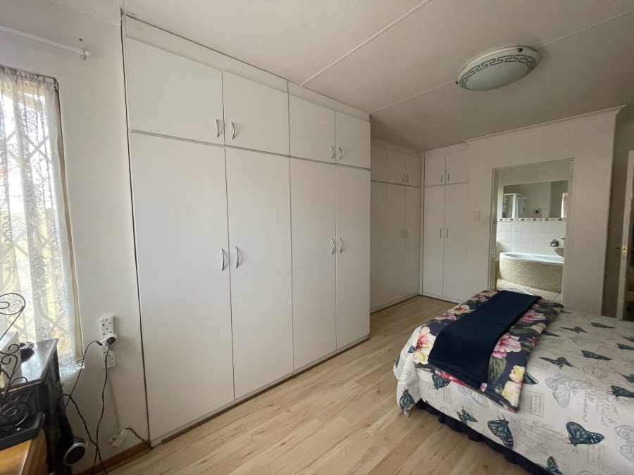 3 Bedroom Property for Sale in Parkhill Gardens Gauteng