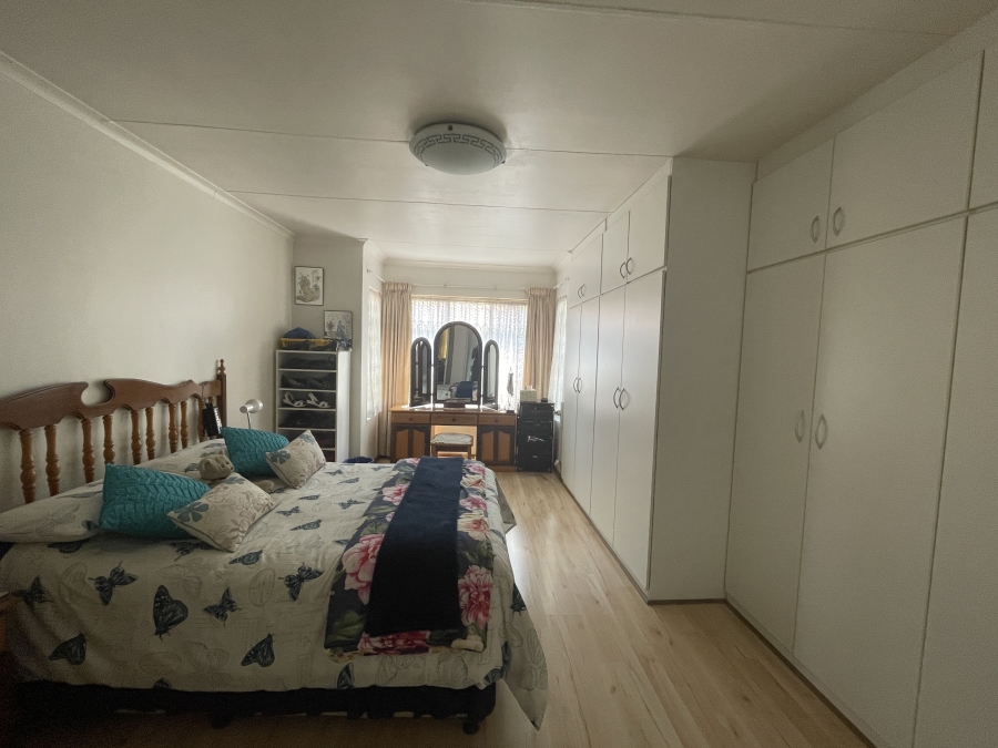 3 Bedroom Property for Sale in Parkhill Gardens Gauteng