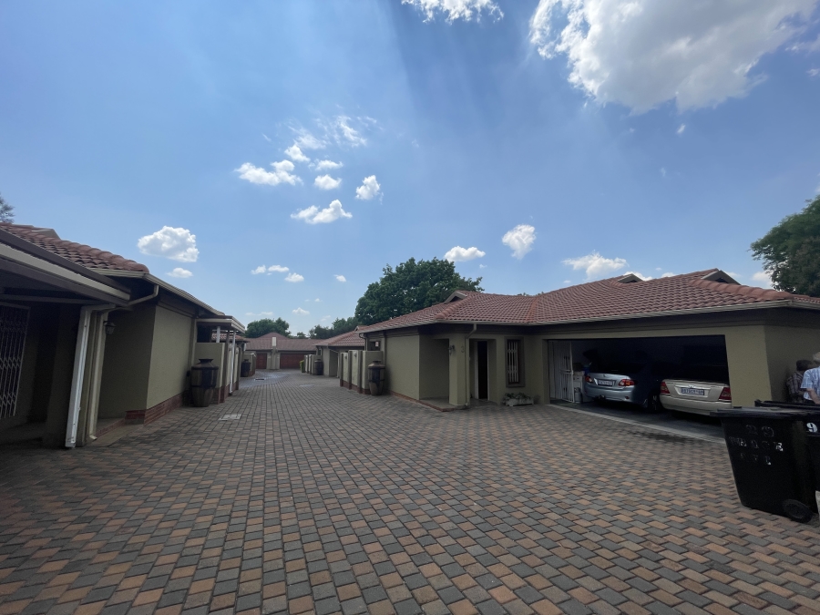 3 Bedroom Property for Sale in Parkhill Gardens Gauteng