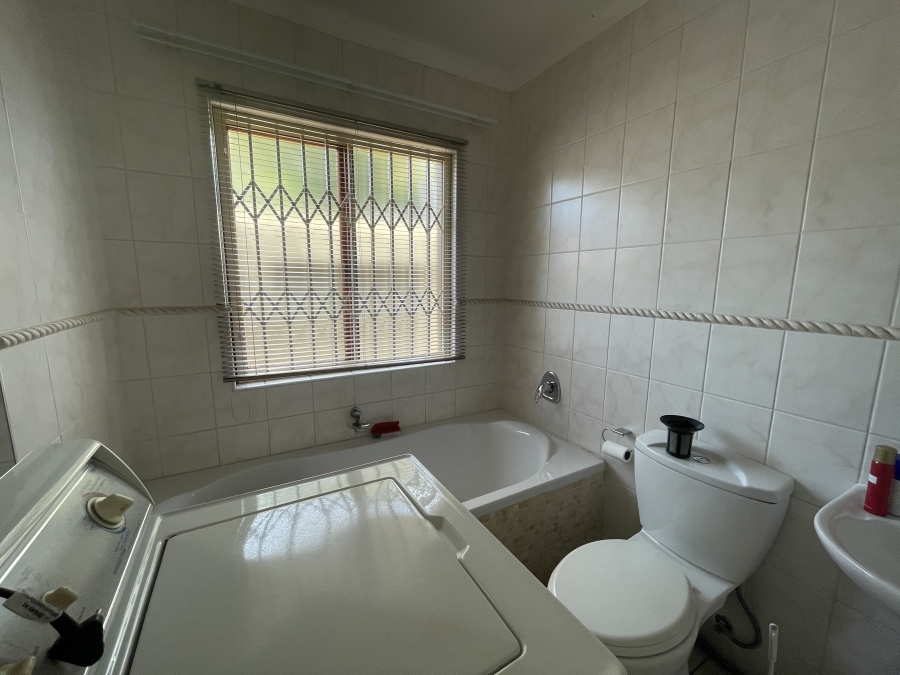 3 Bedroom Property for Sale in Parkhill Gardens Gauteng