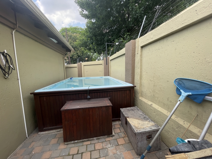 3 Bedroom Property for Sale in Parkhill Gardens Gauteng