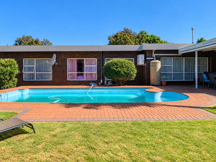 4 Bedroom Property for Sale in Vanderbijlpark SE 2 Gauteng