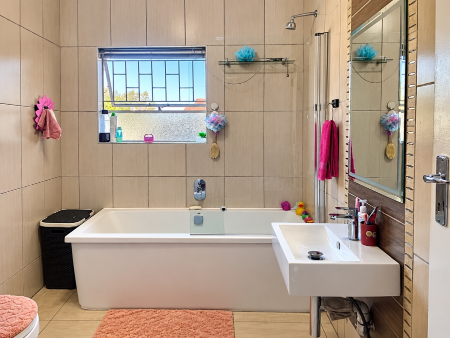 4 Bedroom Property for Sale in Vanderbijlpark SE 2 Gauteng