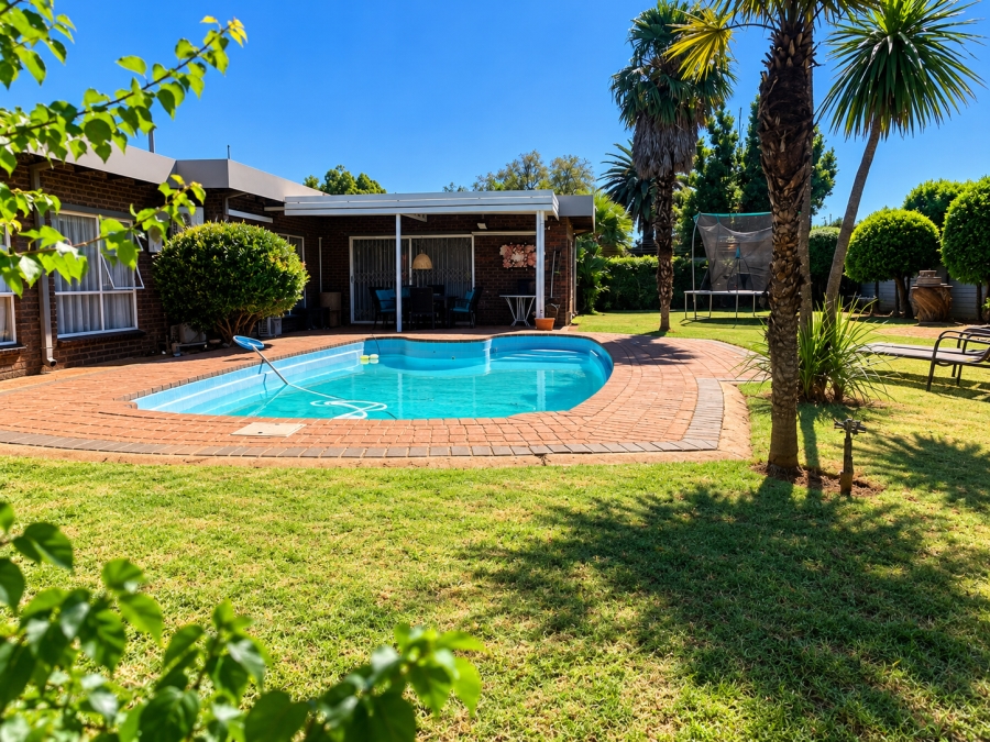 4 Bedroom Property for Sale in Vanderbijlpark SE 2 Gauteng
