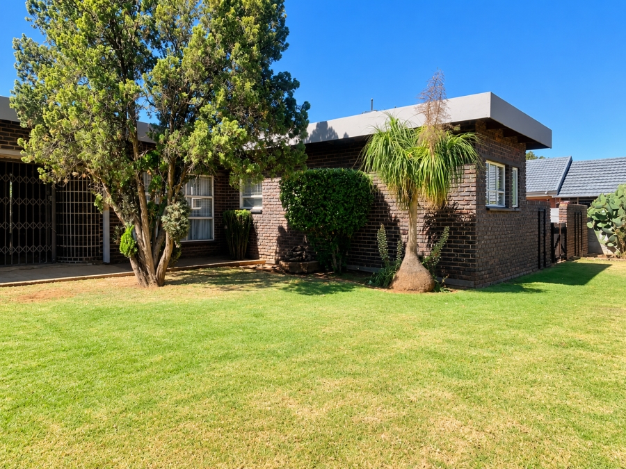 4 Bedroom Property for Sale in Vanderbijlpark SE 2 Gauteng