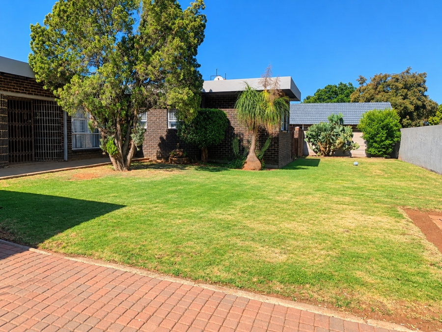 4 Bedroom Property for Sale in Vanderbijlpark SE 2 Gauteng