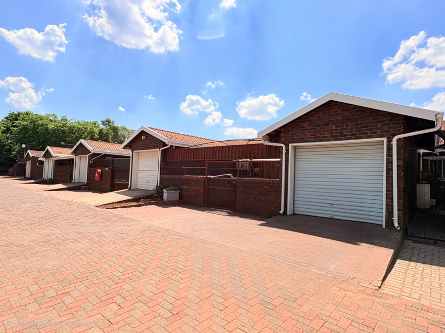To Let 2 Bedroom Property for Rent in Duncanville Gauteng