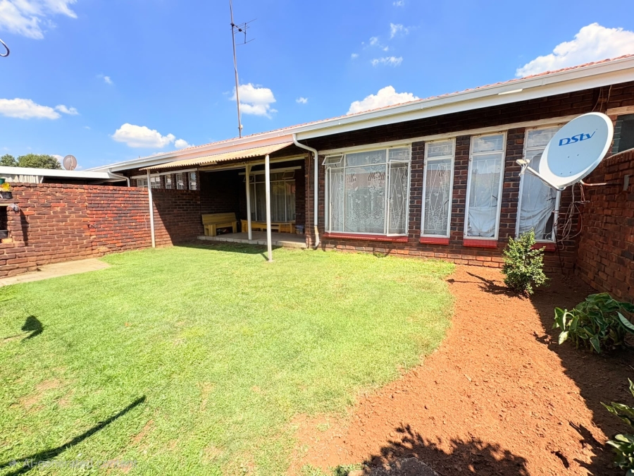 To Let 2 Bedroom Property for Rent in Duncanville Gauteng
