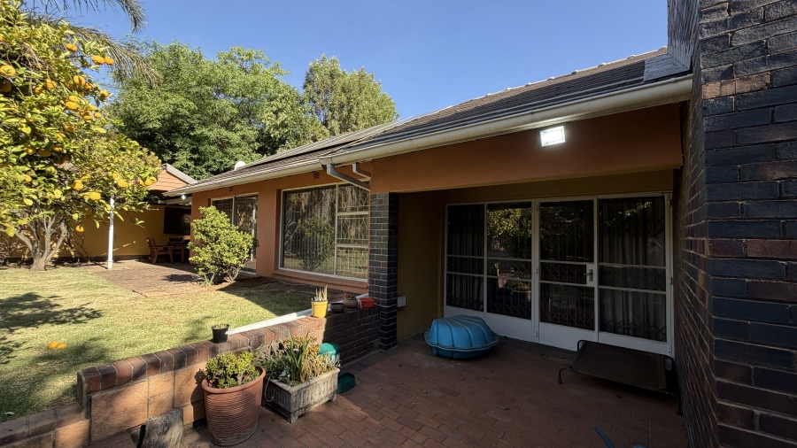 4 Bedroom Property for Sale in Farrarmere Gauteng