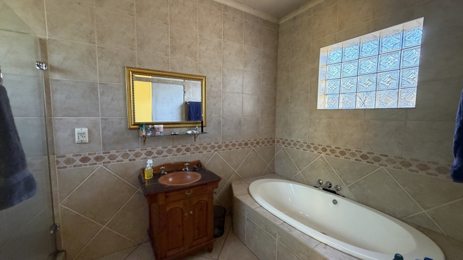 4 Bedroom Property for Sale in Farrarmere Gauteng