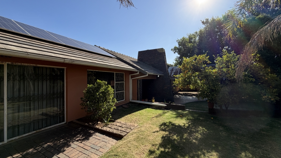 4 Bedroom Property for Sale in Farrarmere Gauteng