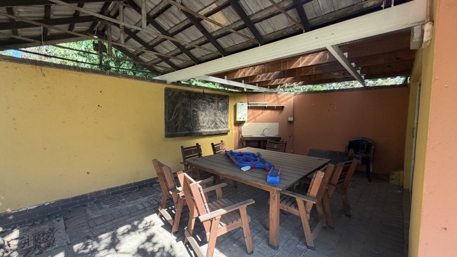4 Bedroom Property for Sale in Farrarmere Gauteng