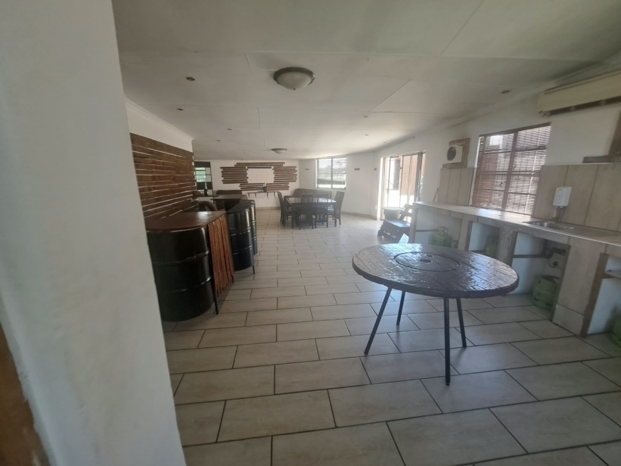 4 Bedroom Property for Sale in Mullerstuine Gauteng