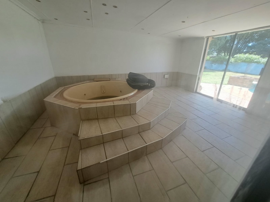 4 Bedroom Property for Sale in Mullerstuine Gauteng