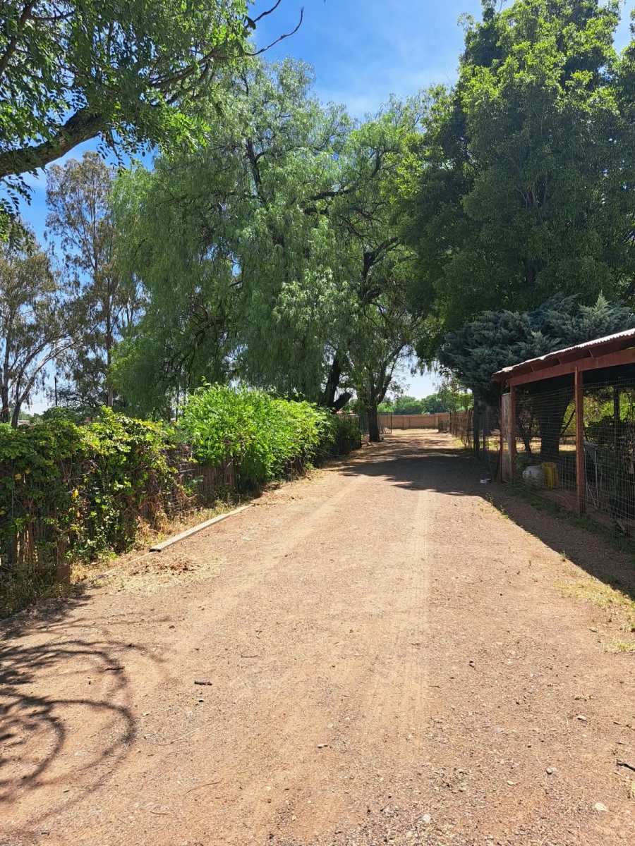 4 Bedroom Property for Sale in Mullerstuine Gauteng