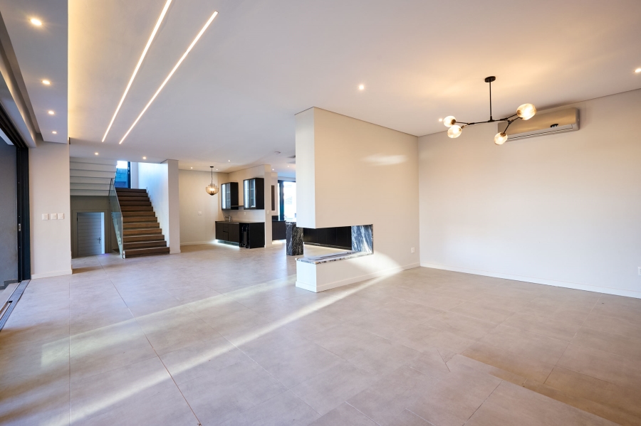 5 Bedroom Property for Sale in Waterfall Country Estate Gauteng