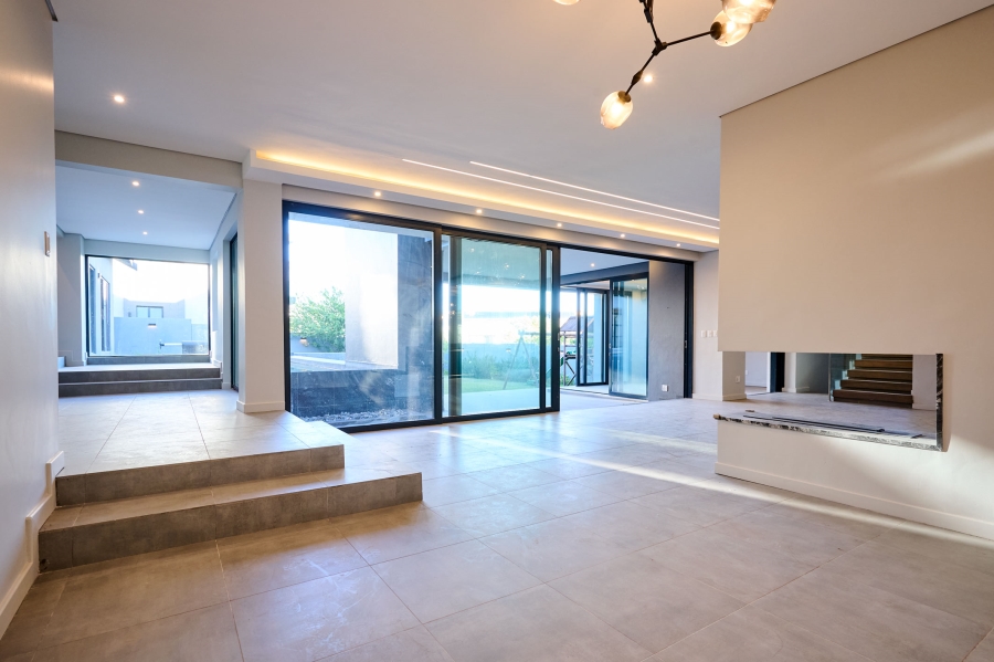 5 Bedroom Property for Sale in Waterfall Country Estate Gauteng