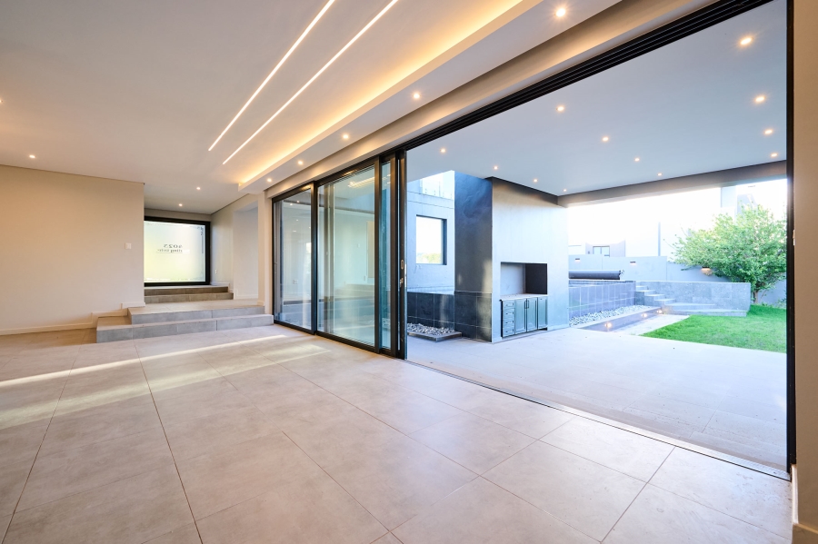 5 Bedroom Property for Sale in Waterfall Country Estate Gauteng