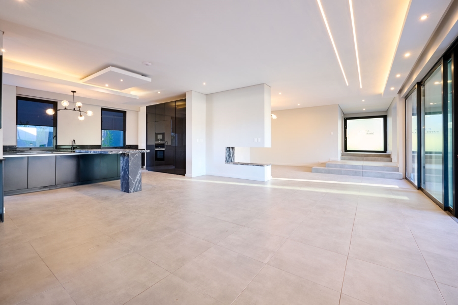 5 Bedroom Property for Sale in Waterfall Country Estate Gauteng