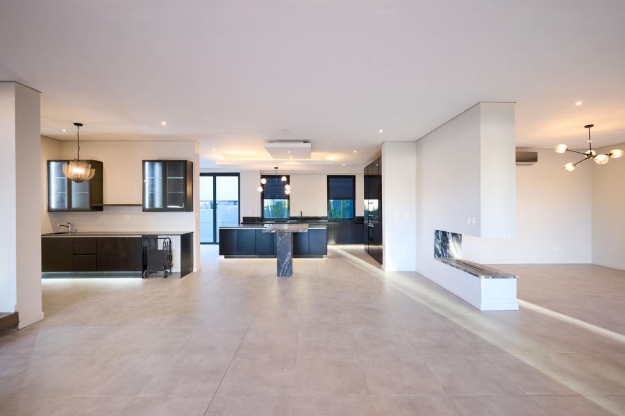 5 Bedroom Property for Sale in Waterfall Country Estate Gauteng