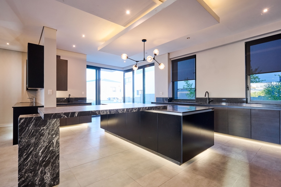 5 Bedroom Property for Sale in Waterfall Country Estate Gauteng