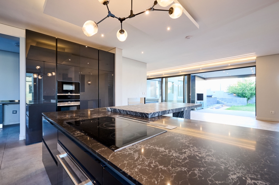 5 Bedroom Property for Sale in Waterfall Country Estate Gauteng