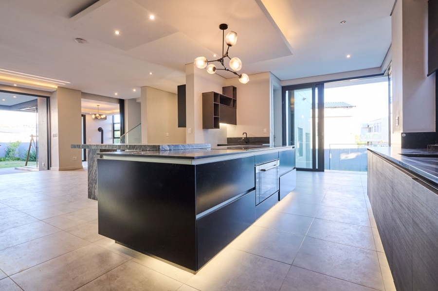 5 Bedroom Property for Sale in Waterfall Country Estate Gauteng