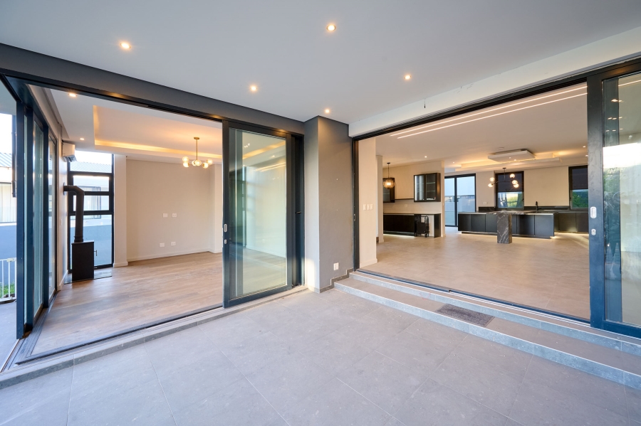 5 Bedroom Property for Sale in Waterfall Country Estate Gauteng