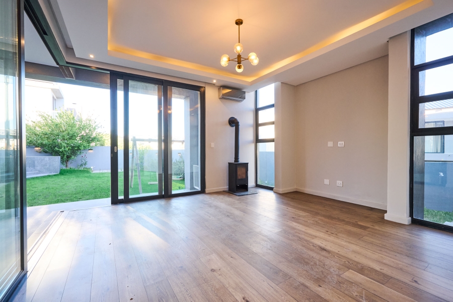 5 Bedroom Property for Sale in Waterfall Country Estate Gauteng