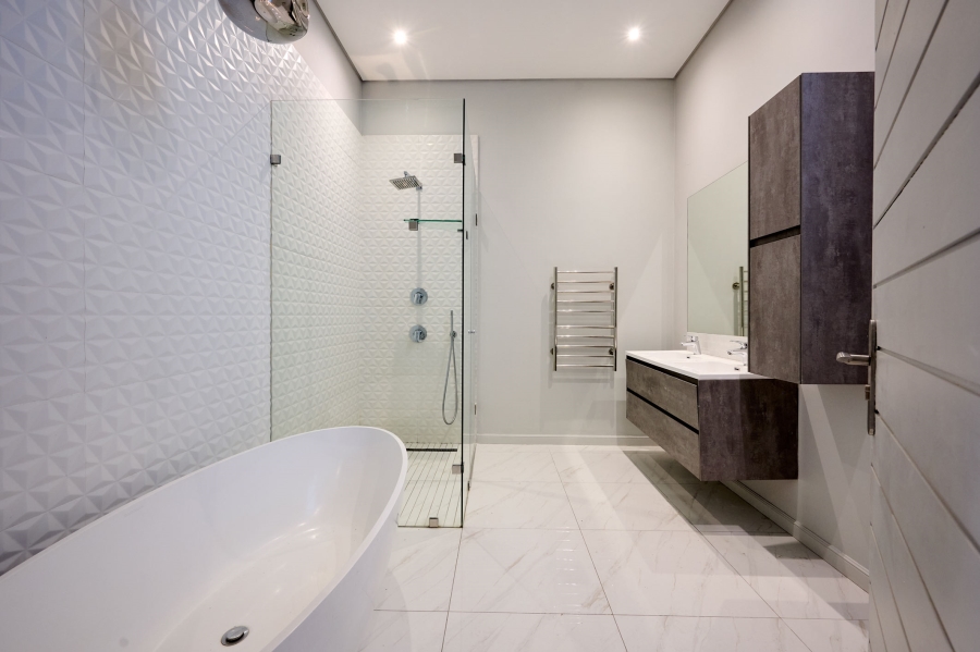 5 Bedroom Property for Sale in Waterfall Country Estate Gauteng